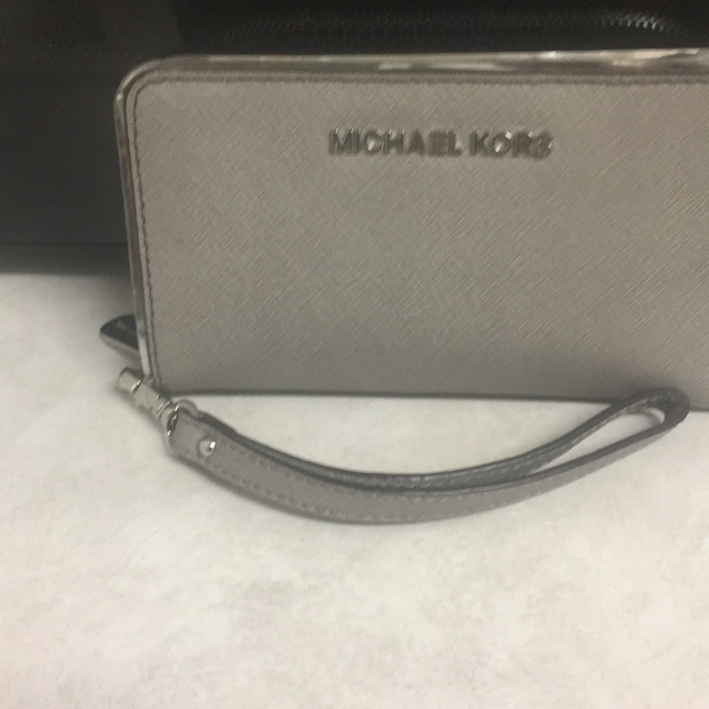 Gently used Michael Kors wristlet/ walle